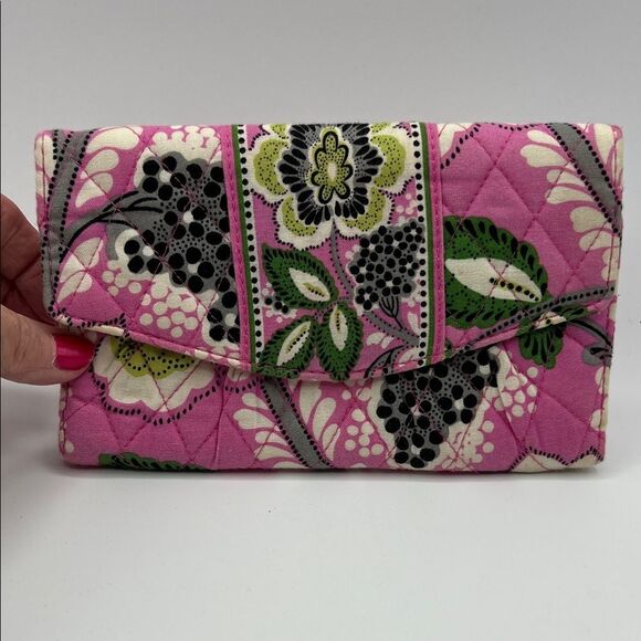 Vera Bradley Priscilla Pink Quilted Clutch/Wallet - Picture 1 of 6